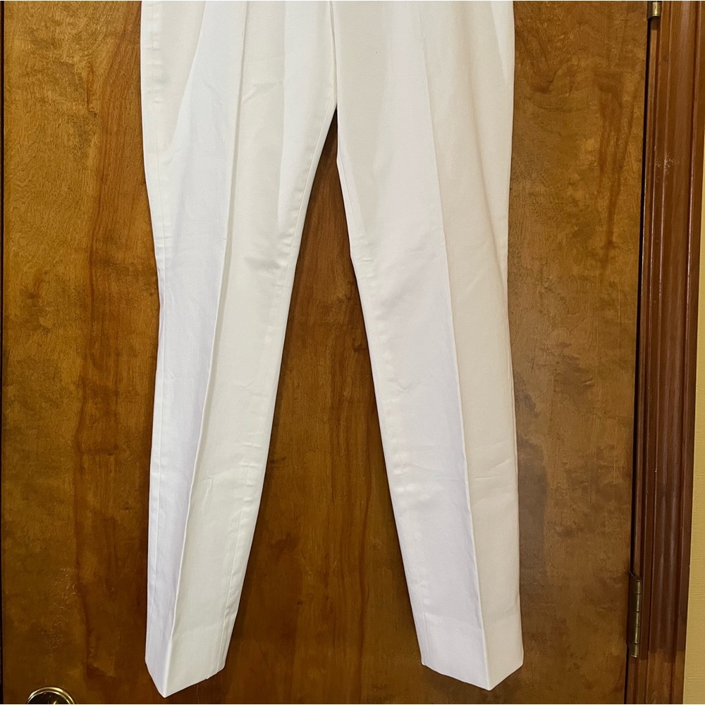 NWT White Elie Tahari Skinny Long Pants. Size 4. 95% Cotton 5% Elastane.